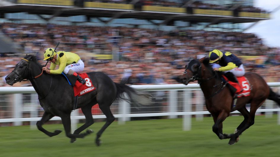 Defoe is clear of Wall Of Fire at Newbury