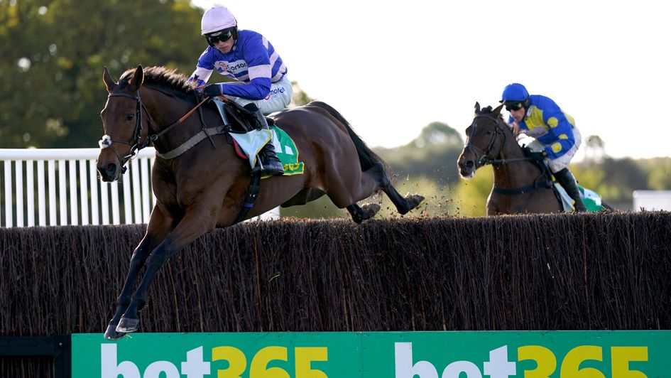 Cyrname leading Shan Blue through the early stages