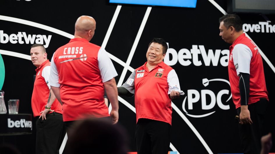 Rob Cross and Dave Chisnall booked their place in the quarter-finals (Picture: Kelly Deckers/PDC)