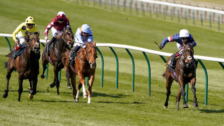 Carolus Magnus streaks clear at Newmarket
