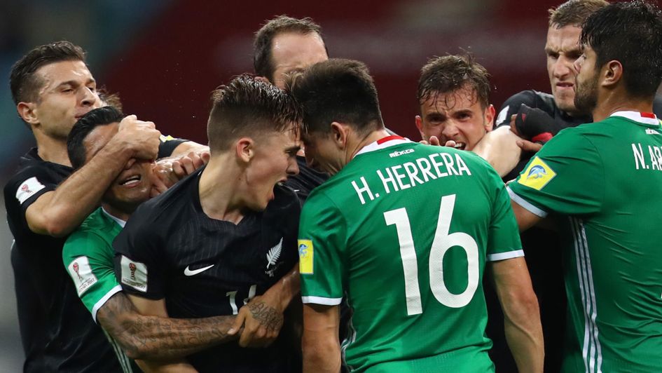 Ryan Thomas clashes with Hector Herrera