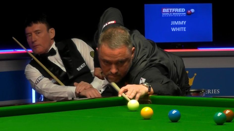 Stephen Hendry in action against Jimmy White