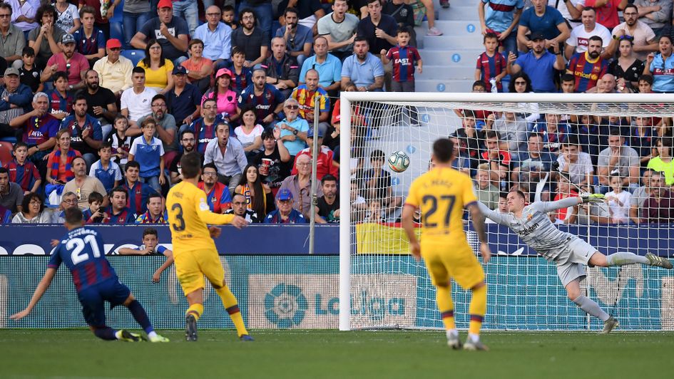 Borja Mayoral scores for Levante against Barcelona