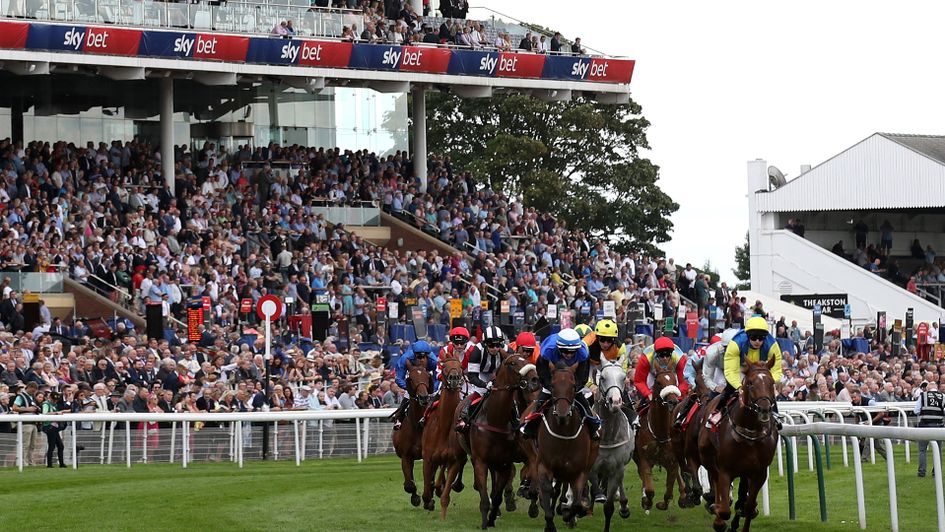 Runners and riders in the Sky Bet Handicap during Juddmonte International Day