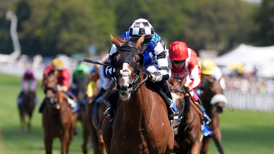 Defiantly wins the Coral Goodwood Handicap