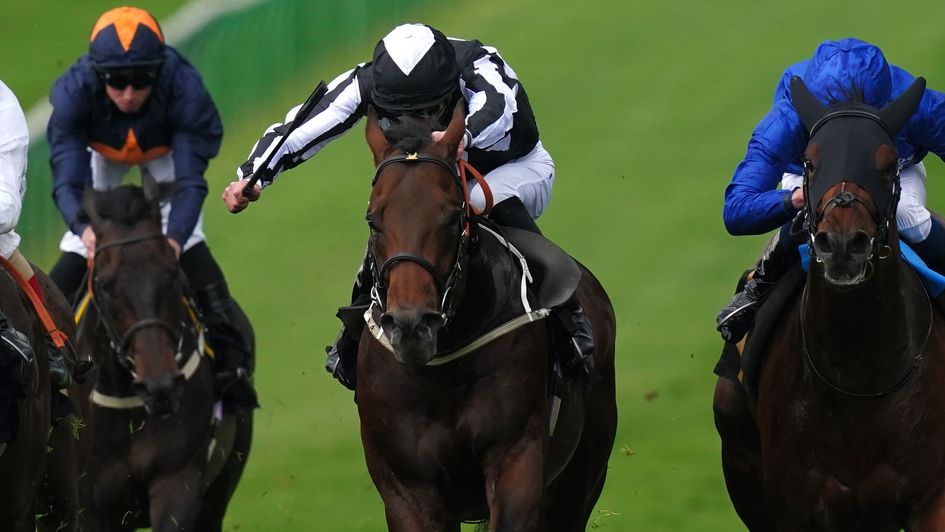 Benacre (black and white silks)