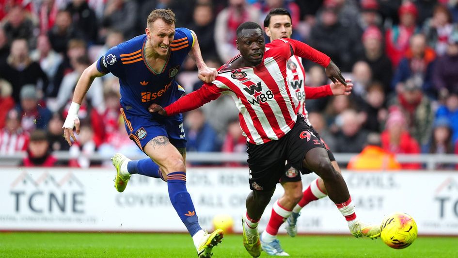 Dan Burn tussling with Brian Brobbey at the Stadium of Light