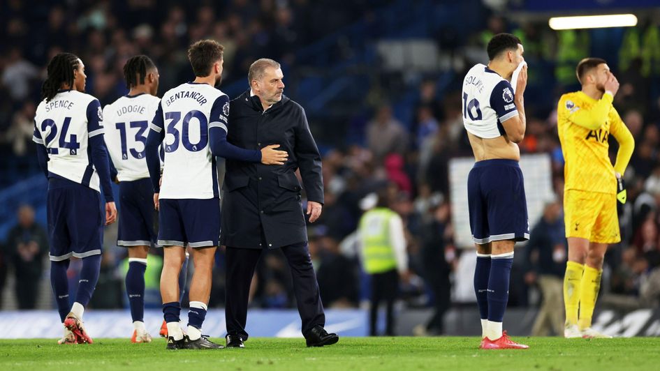 Ange Postecoglou with his Tottenham players