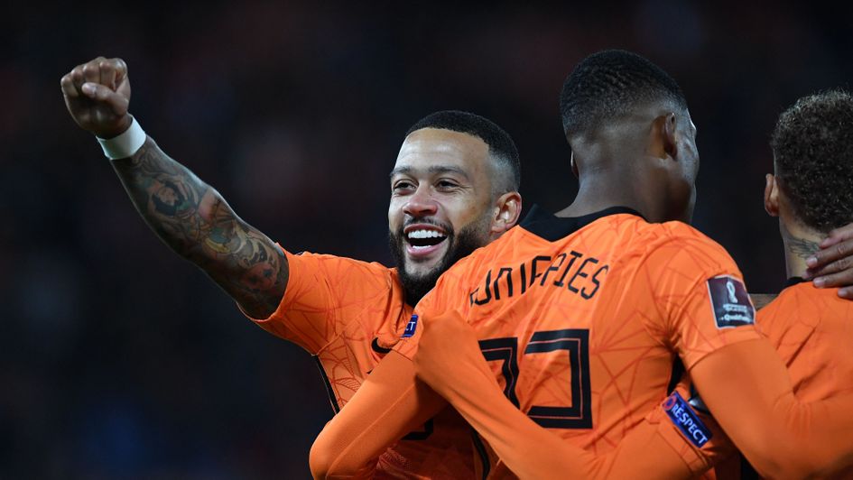 Memphis Depay celebrates as Netherlands secure their spot at the 2022 World Cup