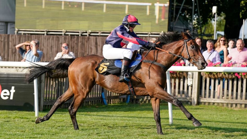 Laura Gibson-Brabazon riding out Goldencard to win the Newmarket Town Plate