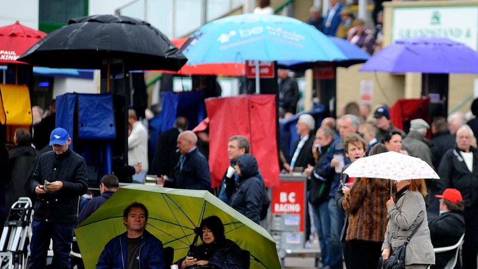 Racegoers sheltering at Yarmouth