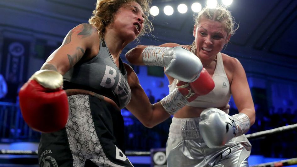 Shannon Courtenay (right) has vowed to become world champion