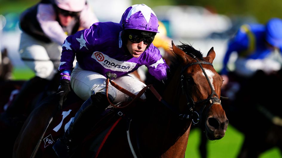 Leloopa wins at Cheltenham