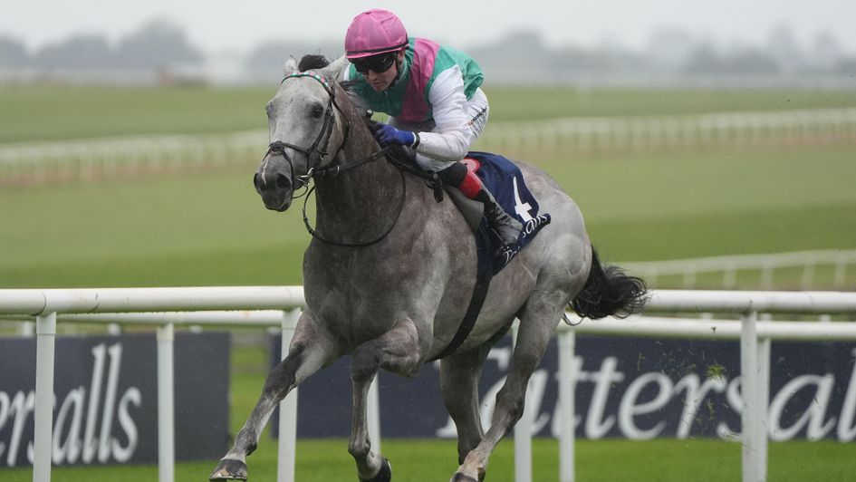 Field Of Gold wins the Irish 2,000 Guineas