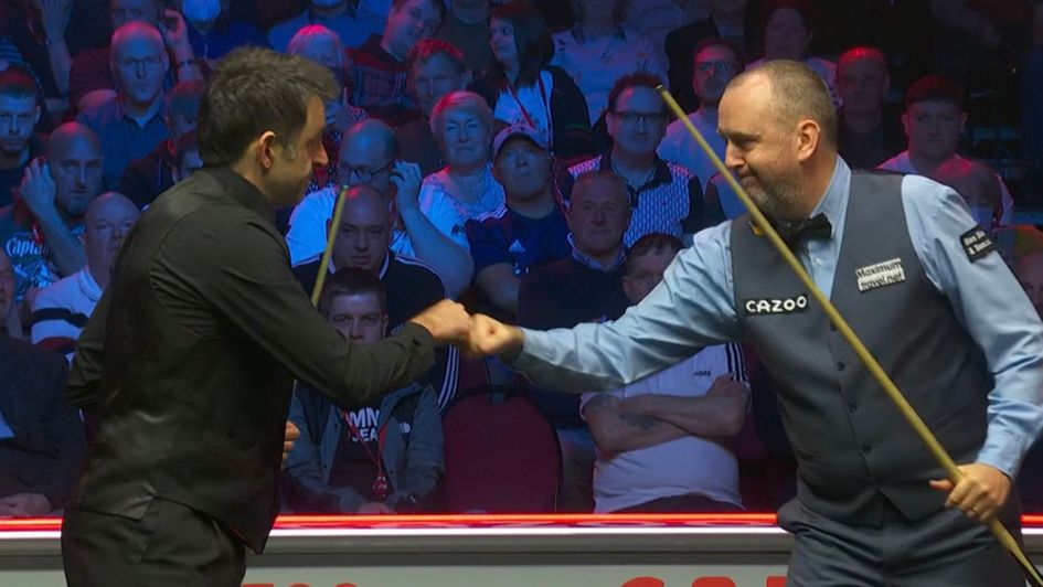 Ronnie O'Sullivan and Mark Williams played out an enthralling match in Llandudno