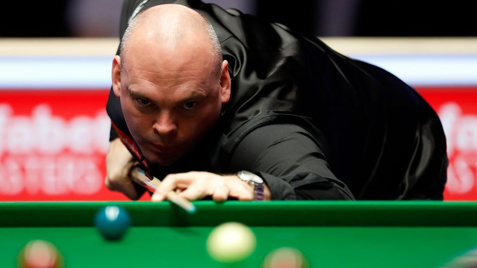 Stuart Bingham rode his luck to lead 5-3 at the end of the afternoon session