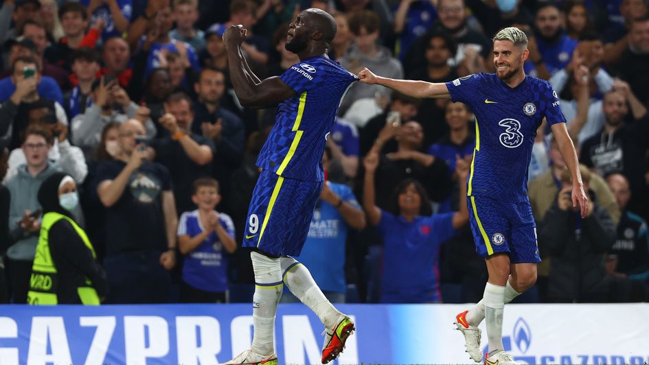 Romelu Lukaku and Jorginho celebrate
