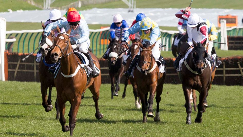 Verdana Blue bursts clear at Ayr