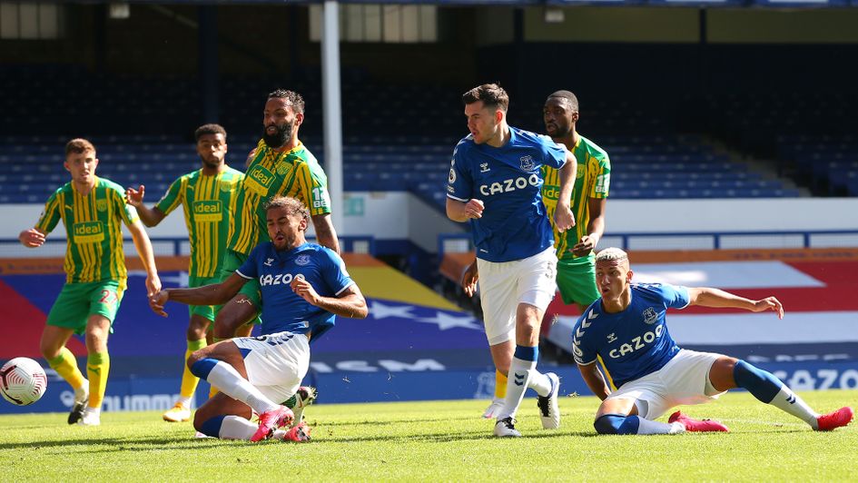 Michael Keane scores Everton's third goal