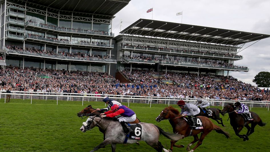 Success Days wins the 2017 Sky Bet Stakes at York