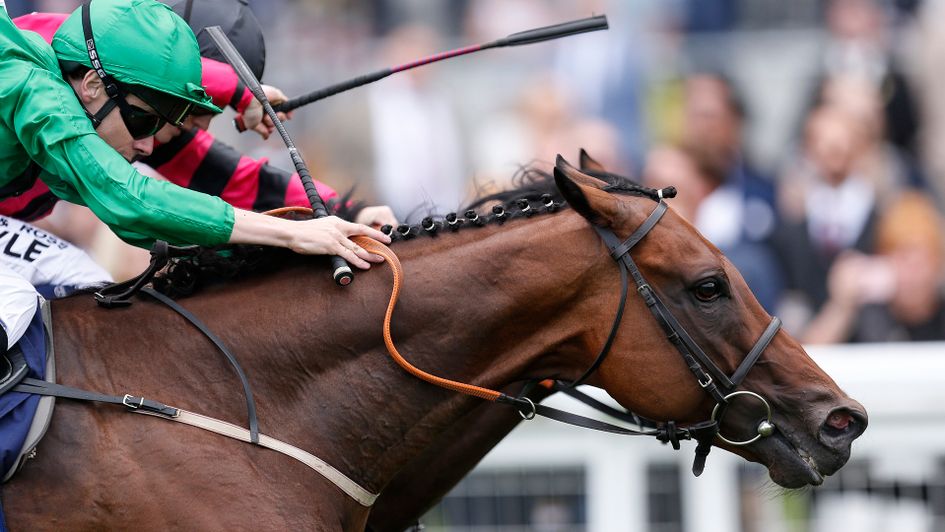 Jamie Spencer wins the opener on Stake Acclaim (green silks) 