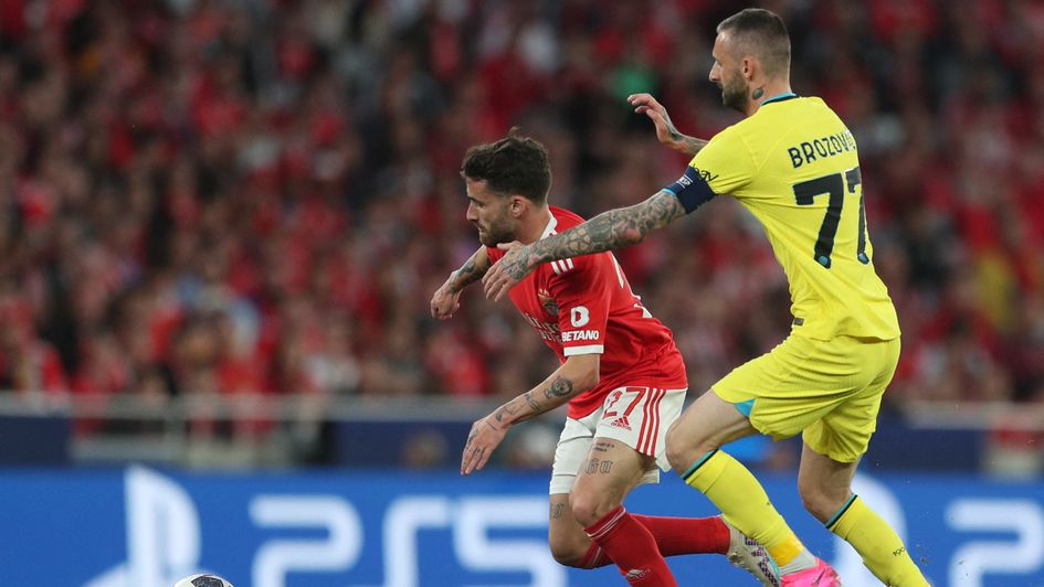 Marcelo Brozovic (left) fouling a Benfica player in the first leg