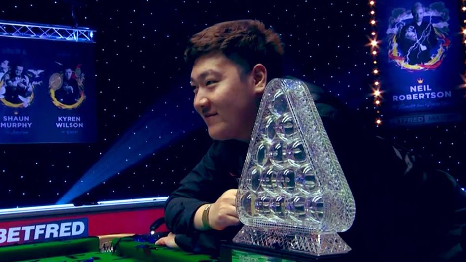 Yan Bingtao celebrates