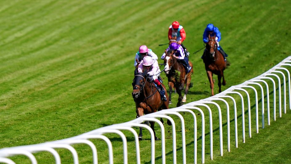Emily Upjohn strides clear under Frankie Dettori