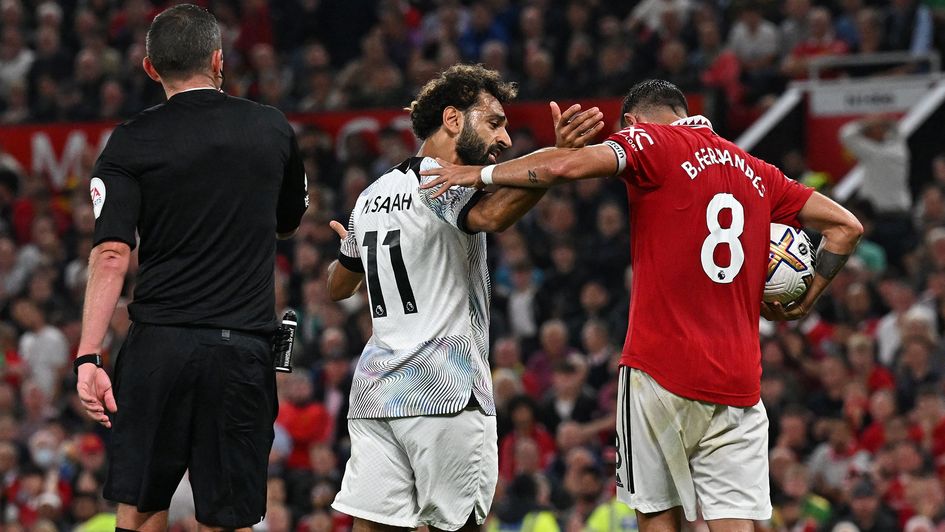 Bruno Fernandes argues with Mohamed Salah