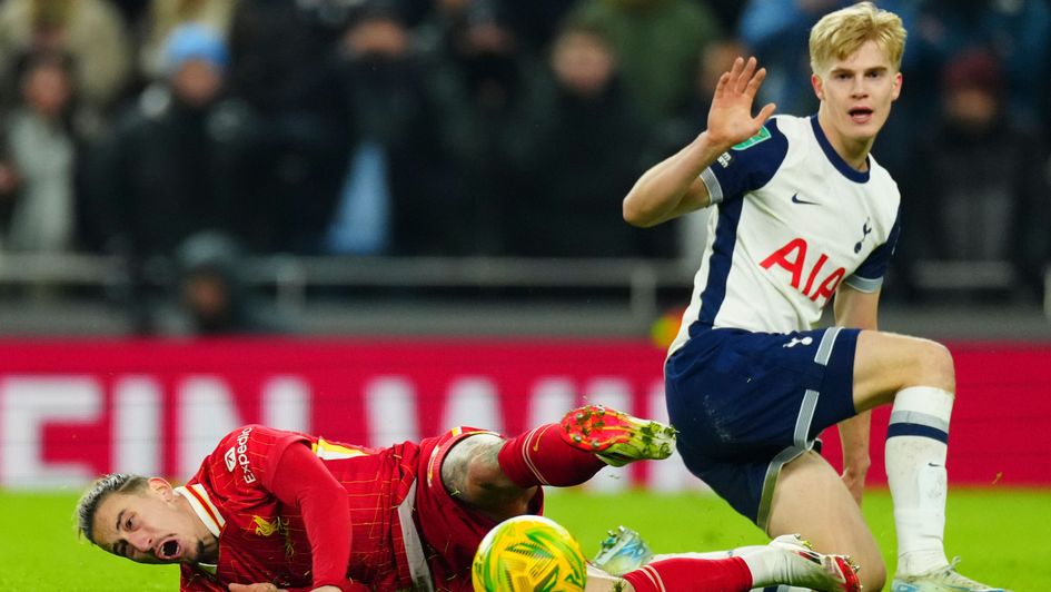 Lucas Bergvall fouls Kostas Tsimikas