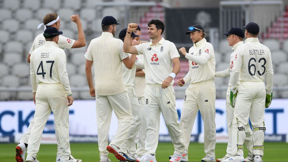 England celebrate after James Anderson's early wicket