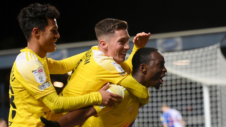 Fulham celebrate a Neeskens Kebano goal