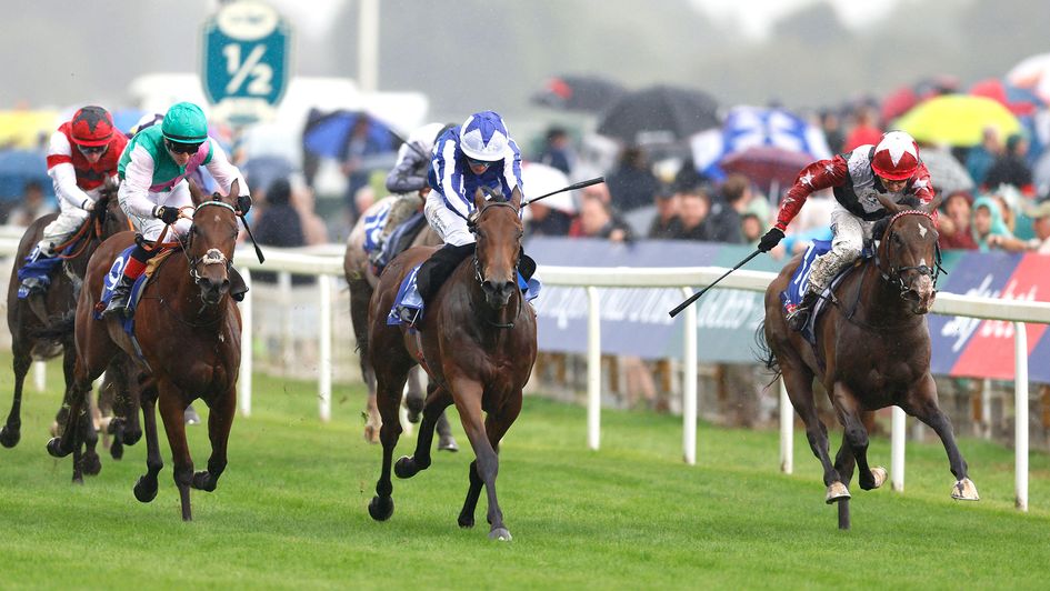 Libertango (right) gets the better of Star Of State (blue and white silks) and Jolivette