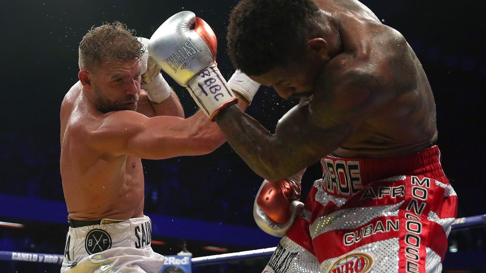 Saunders lands a right hand on Monroe