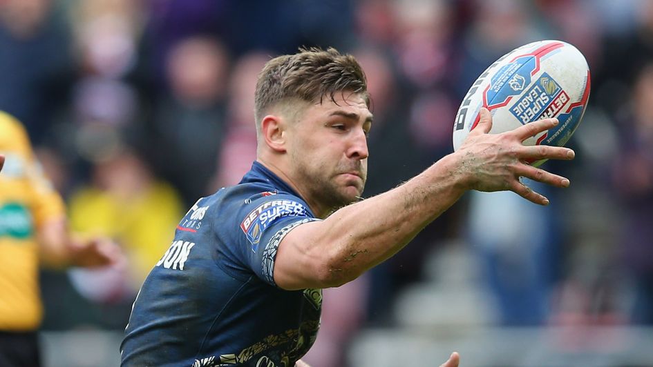 Tommy Makinson signs new deal