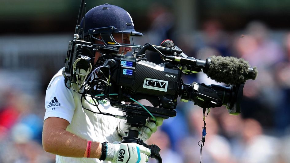 Joe Root switches jobs at Lord's