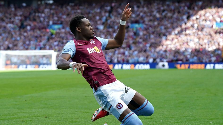 Aston Villa's Jhon Duran celebrates scoring their side's fourth goal against Everton