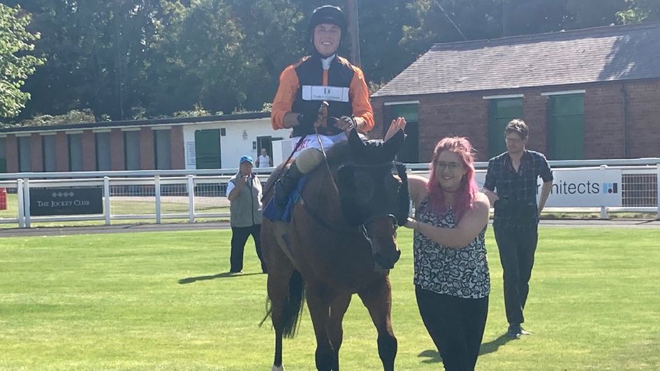 Night On Earth bounced back to winning ways in the feature race