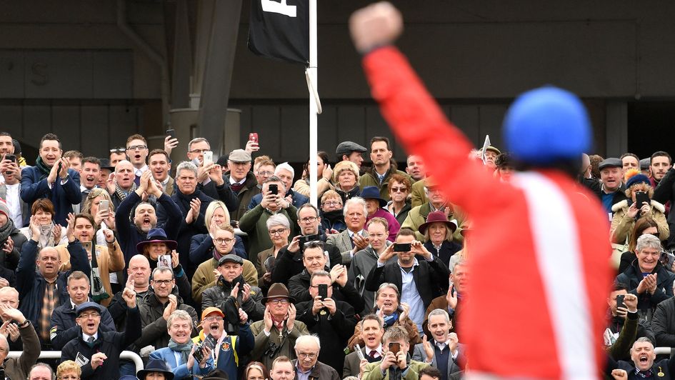 Davy Russell returns in triumph on Envoi Allen