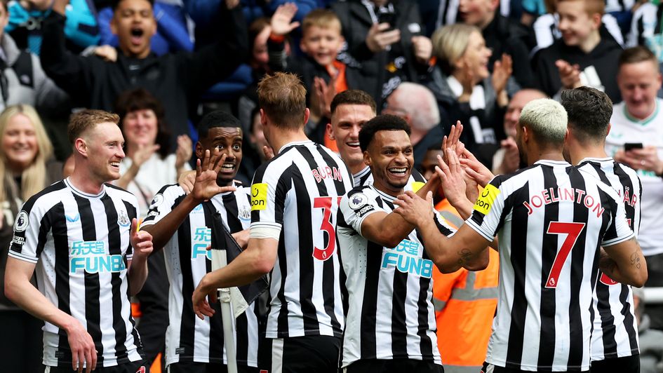 Newcastle celebrate beating Tottenham