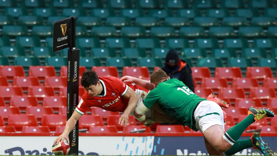 Louis Rees-Zammit scores for Wales against Ireland