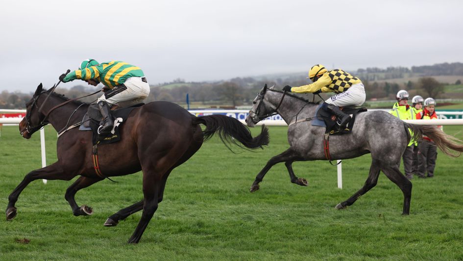 Kitzbuhel (right) overhauls Kaid D'Authie