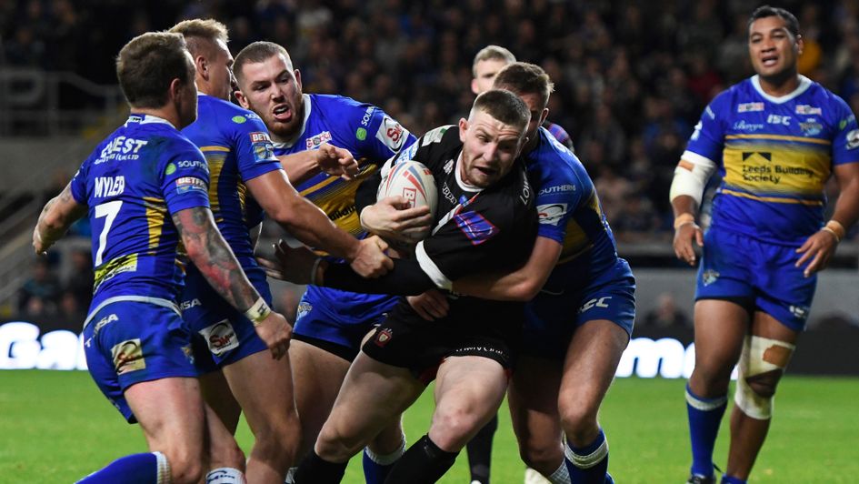 Jackson Hastings takes on the Leeds defence