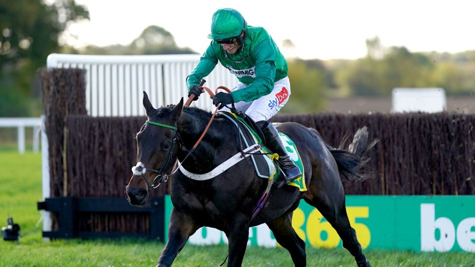 Fusil Raffles winning the bet365 Charlie Hall Chase