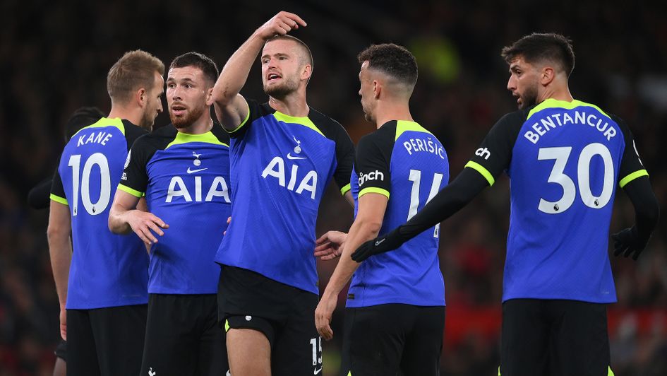 Tottenham line up to defend a free-kick