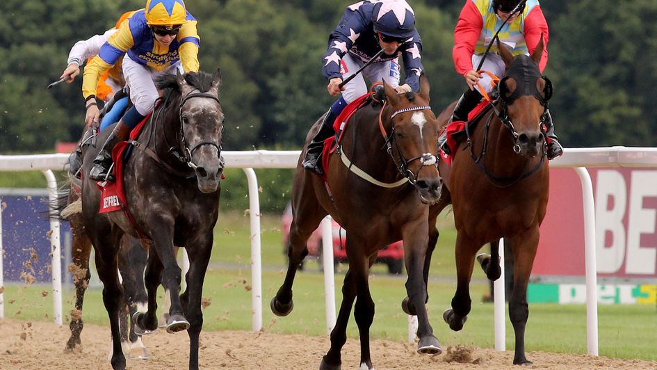 London Prize repels Graceland (left)