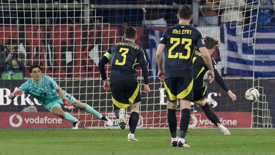 Scott McTominay scores