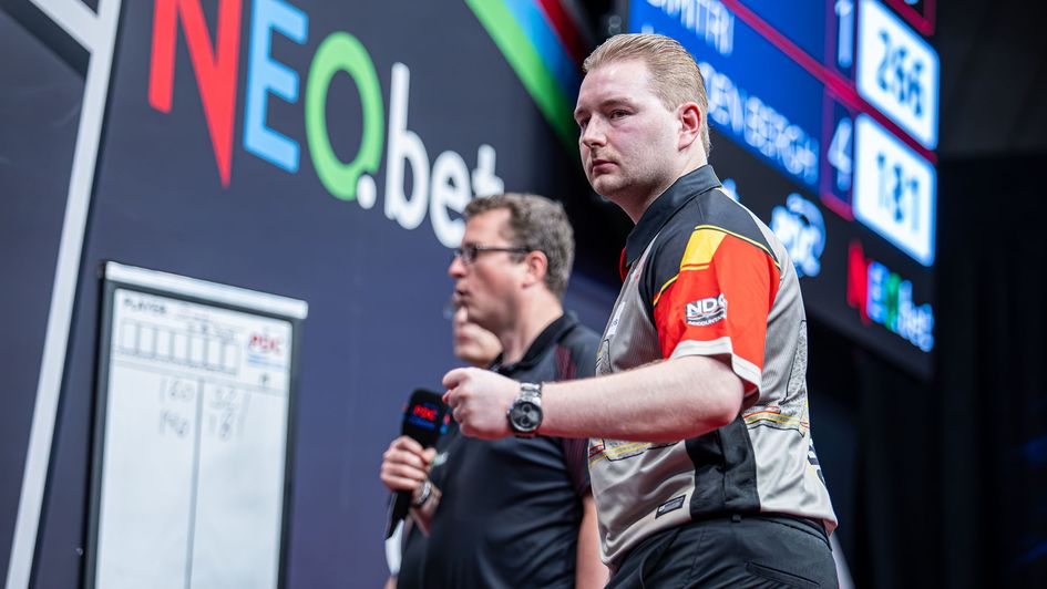 Dimitri Van den Bergh celebrates (Jonas Hunold/PDC Europe)