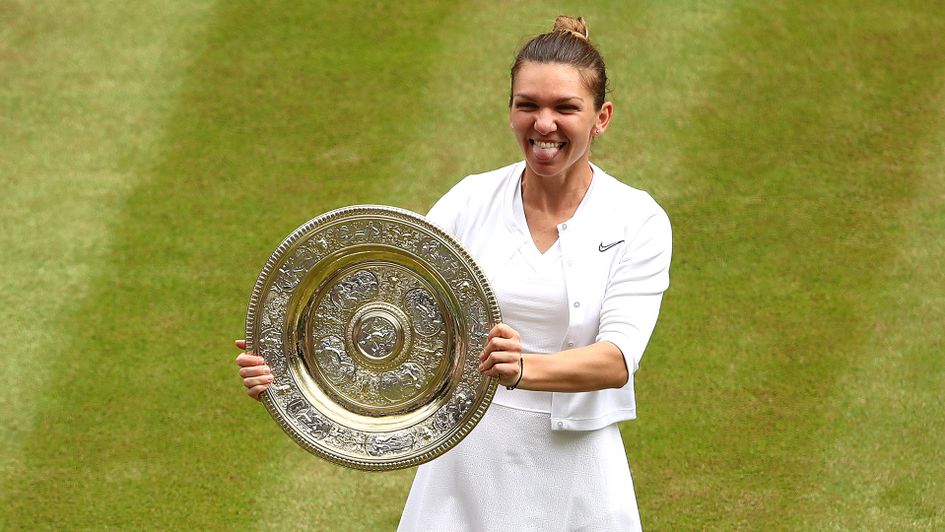 Simona Halep with the Wimbledon trophy