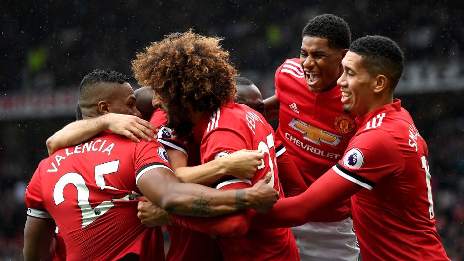 Marouane Fellaini & Manchester United celebrate
